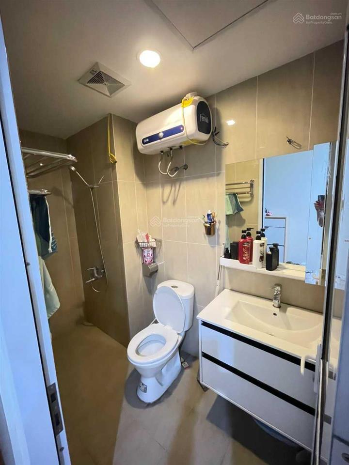 Tôi cần bán gấp căn hộ ở tòa c1  c2 mới ngõ 323 xuân đỉnh, dt 61m2 2pn, 2wc full đồ. giá bán 5,5tỷ