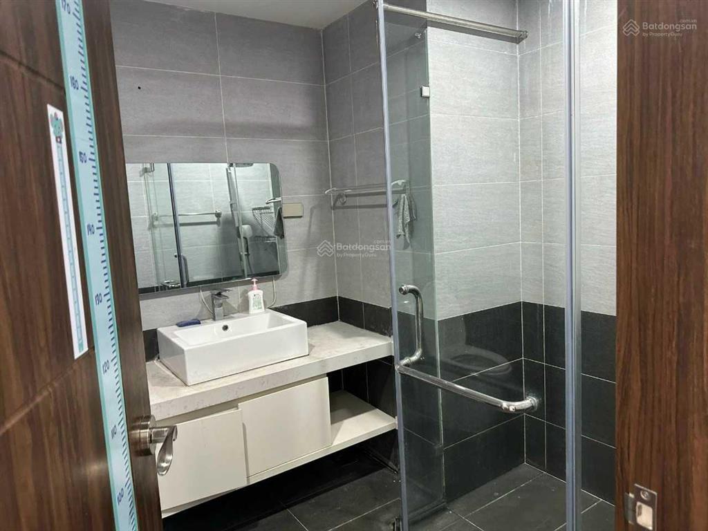 Cần cho thuê gấp căn hộ chung cư ở kđt mới nghĩa đô 75m2, 2pn full đồ. giá 12 triệu  0979 062 ***