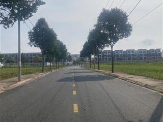 Cần bán gấp nền đường số 6 khu dân cư sài gòn village xây dựng 1 trệt 2 lầu 1 tum (3 tầng rưỡi)