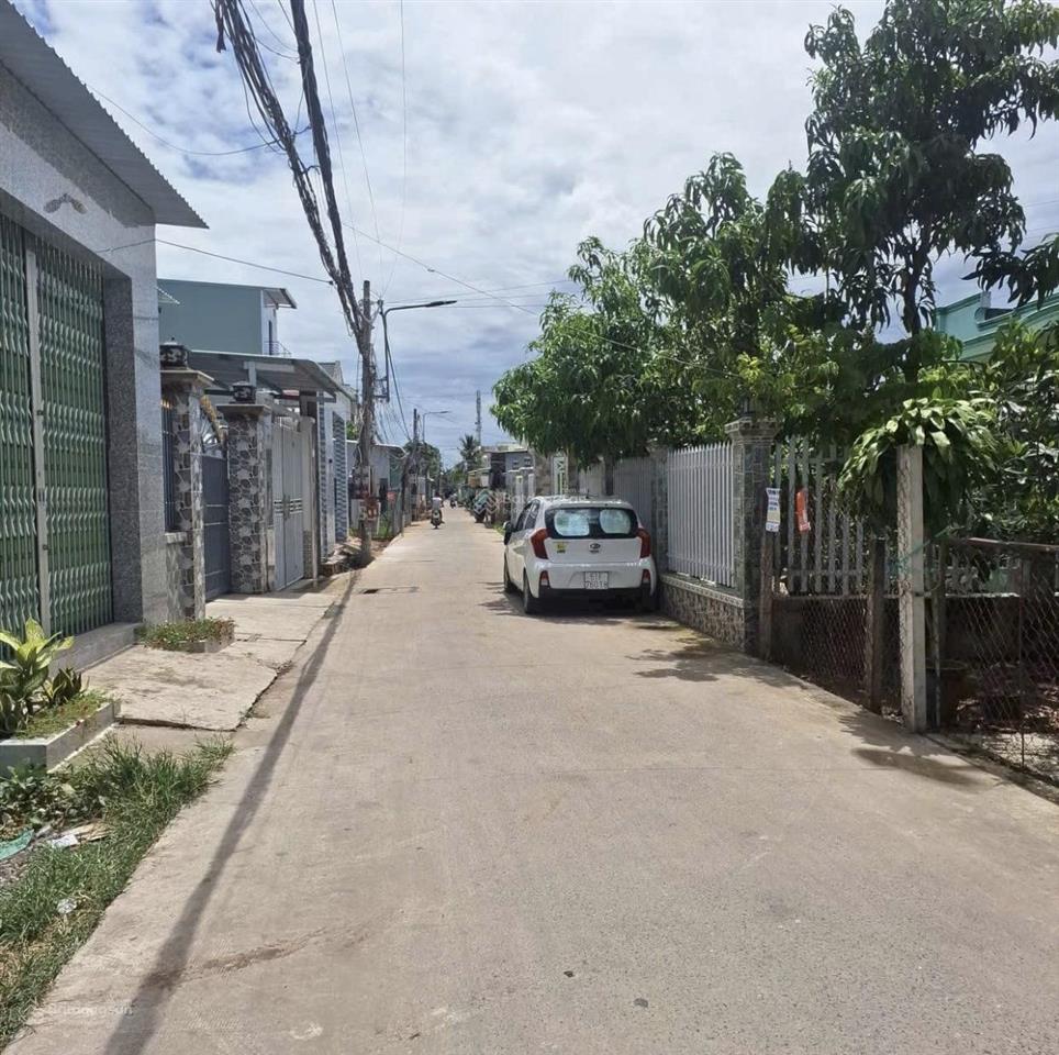 Cần bán 83m2 đất thổ cư (5mx16.6m) mặt tiền hẻm xe hơi ấp 2/5 long hậu xây dựng tự do giá 1ty450