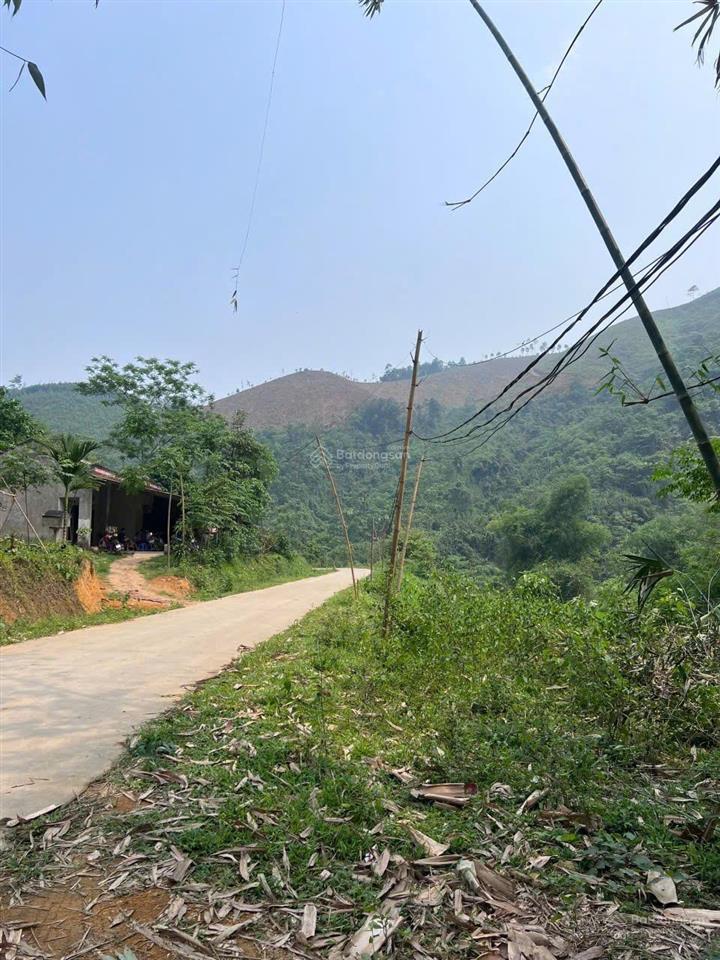 Cần bán gần 2 ha có 400 m2 thổ cư, mặt tiền 130 m, bám suối, cách thị trấn 2 km, pháp lý đầy đủ