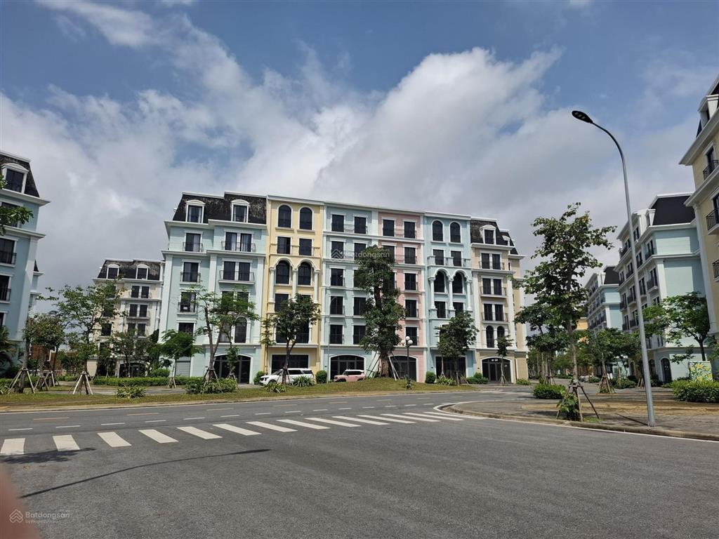 Chỉ 1 căn (vị trí vàng) nằm trục đường đôi2 chung cư prima bay quay vào siêu đẹp.