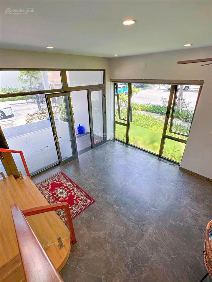 Duy nhất 1 căn góc residences 3 mặt thoáng nhìn ra được hồ giá tốt full nội thất mới.