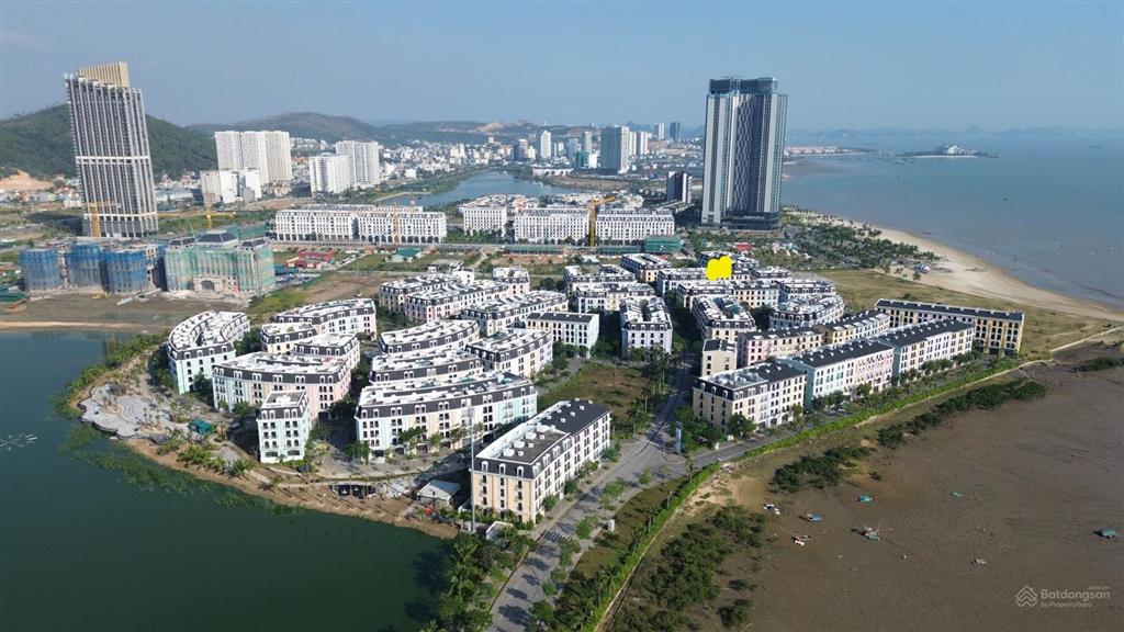 Bán nhanh căn góc harbor bay 2 mặt đường chính, sát biển cách bãi tắm chỉ vài bước chân.