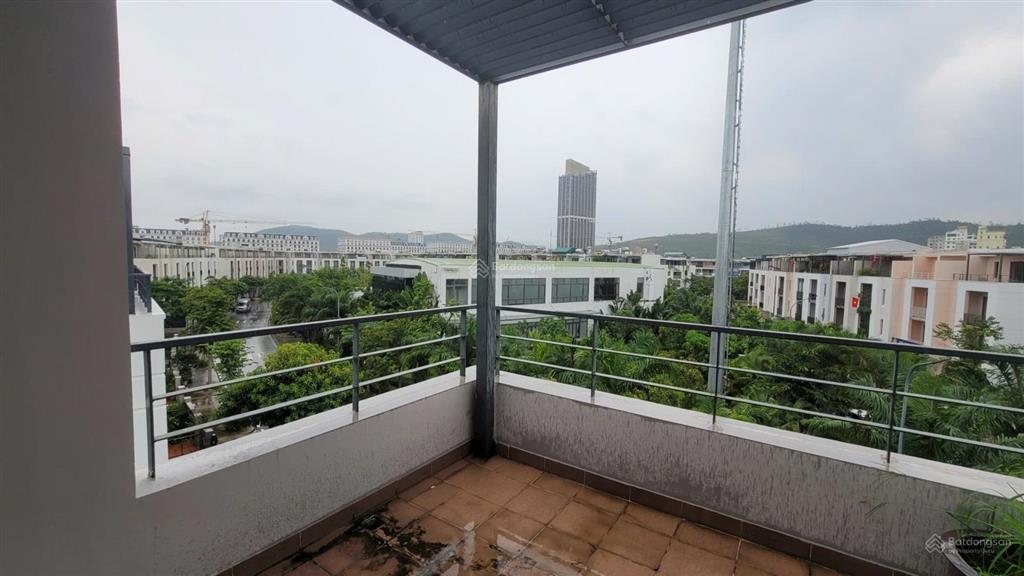 Cần bán nhanh căn góc lotus residences hạ long view bể bơi giá tốt dự án chỉ hơn 9 tỷ.