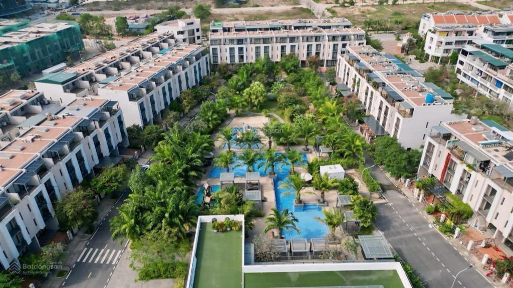 Cần bán nhanh căn góc lotus residences hạ long view bể bơi giá tốt dự án chỉ hơn 9 tỷ.
