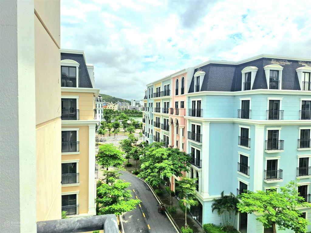 Quyết bán căn góc aqua city 2 mặt đường view hồ nhạc nước, vịnh di sản, giá cực tốt chỉ 12 tỷ.