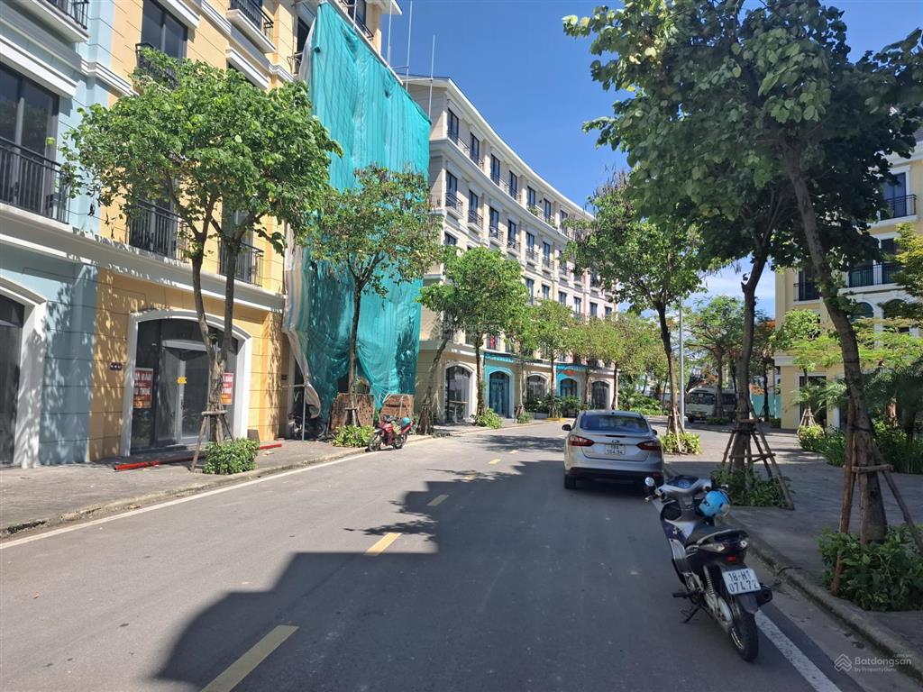 Quyết bán căn harbor bay trục đường chính giá cực tốt chỉ 8 tỷ.