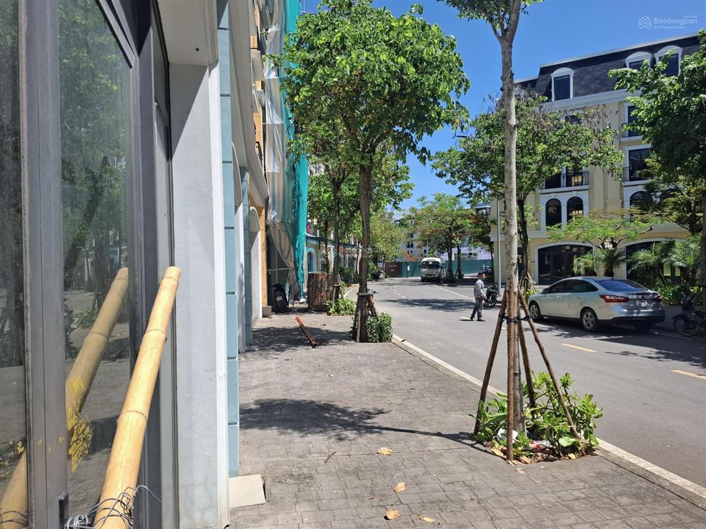 Quyết bán căn harbor bay trục đường chính giá cực tốt chỉ 8 tỷ.