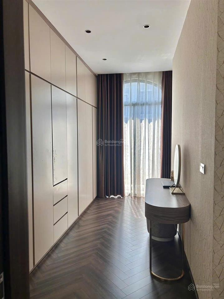 Chính chủ quết tâm bán lỗ căn gran bay townhouse hoàn thiện full nội thất chỉ 10tỷ1(bao thuế phí)