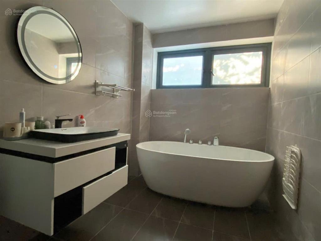 Biệt thự trung tâm hà nội. 402m2, 3 tầng, mt 16. phânn lô, vỉa hè, ô tô tránh, sổ hoa hậu. 31.5 tỷ