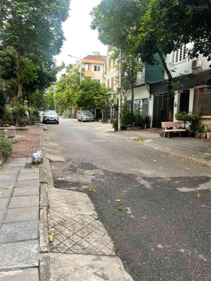 Liền kề văn khê. giá đầu tư cực hấp dẫn! 83m2, 4 tầng, mt 5m, xây thô. 18.4 tỷ. chủ bán gấp.