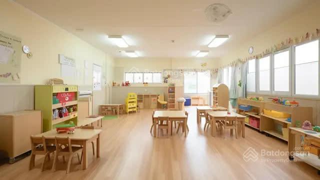 250 tỷ. chuyển nhượng trường mầm non quốc tế  khu ngoại giao đoàn  xuân đỉnh. 7.352m2. 3 tầng