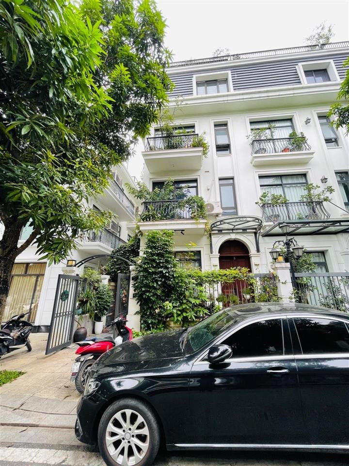 Vinhomes green bay, biệt thự hiếm view hồ, 96 tỷ! 145m2, 5 tầng, 1 hầm. thang máy, đủ nội thất đẹp