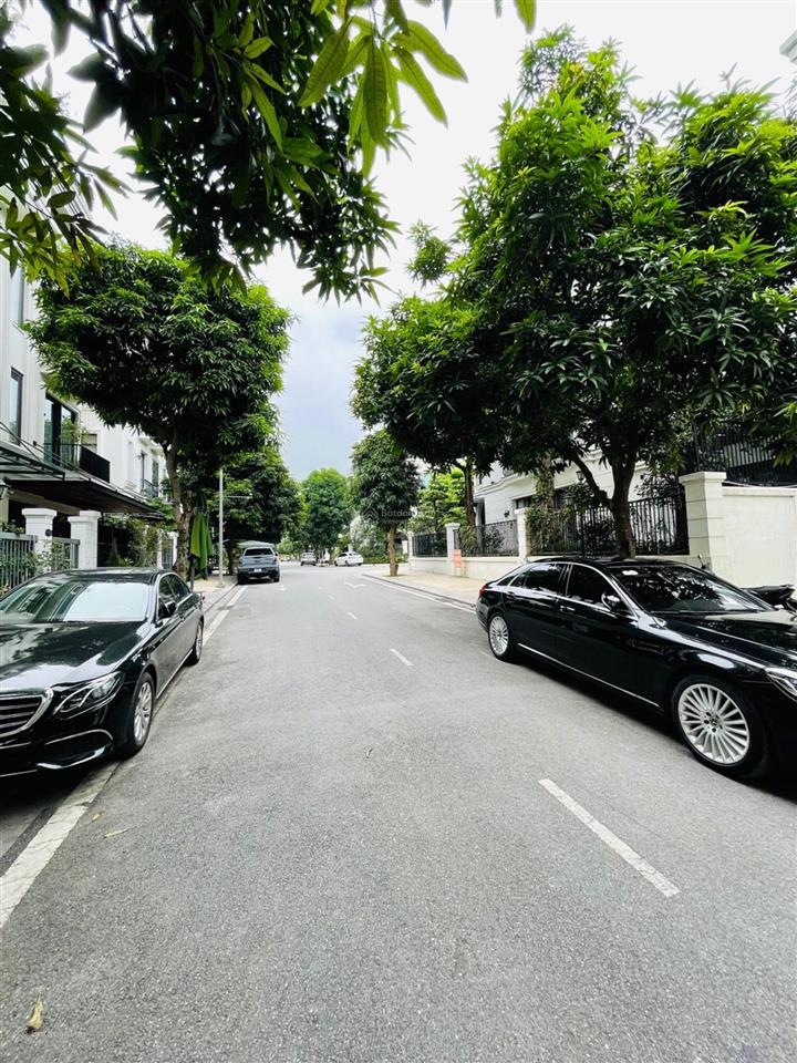 Vinhomes green bay, biệt thự hiếm view hồ, 96 tỷ! 145m2, 5 tầng, 1 hầm. thang máy, đủ nội thất đẹp