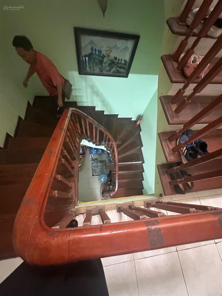 Bán gấp biệt thự lô góc. trung tâm hà nội. lô góc * 222m2 3 tầng, mt 17m, đường hữu hưng.