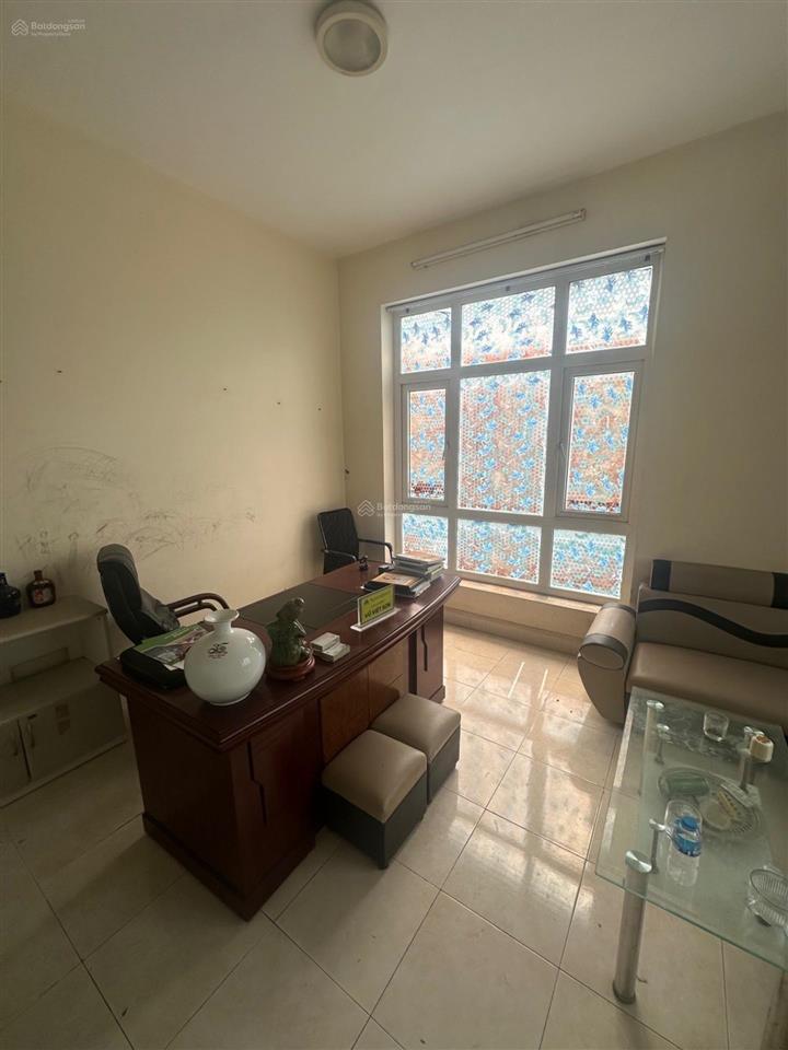 Bán gấp biệt thự lô góc. trung tâm hà nội. lô góc * 222m2 3 tầng, mt 17m, đường hữu hưng.