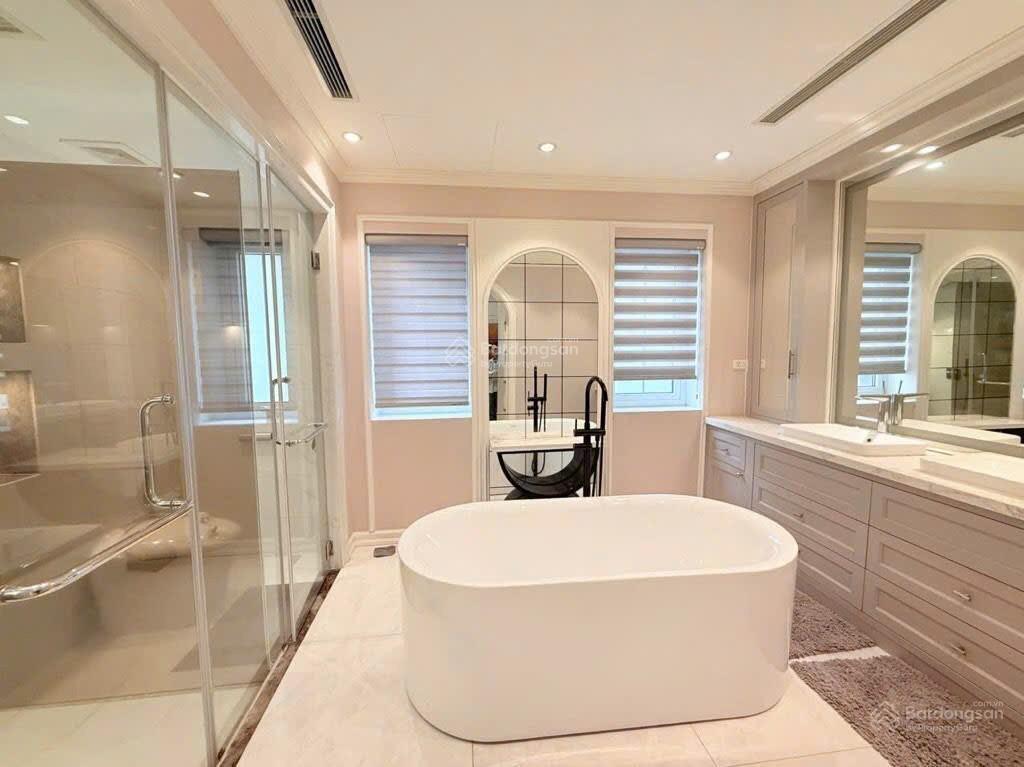 Bán biệt thự lô góc mặt phố nguyễn văn lộc hà đông. 190m2, 4t. 92 tỷ. đang cho thuê 180tr/tháng