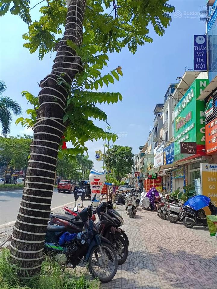 Liền kề văn phú  mặt đường 50m. vị trí kim cương! 90m2 5 tầng mt 4,5m. vỉa hè 8m. 28,6 tỷ.