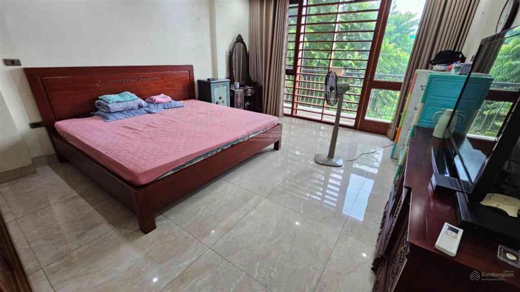 Văn phú nhà đẹp. giá chỉ 19,2 tỷ! 90m2, 5 tầng, mt 4,5m. thang máy xịn phân lô, 2 vỉa hè vườn hoa