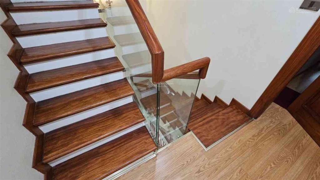 Văn phú nhà đẹp. giá chỉ 19,2 tỷ! 90m2, 5 tầng, mt 4,5m. thang máy xịn phân lô, 2 vỉa hè vườn hoa