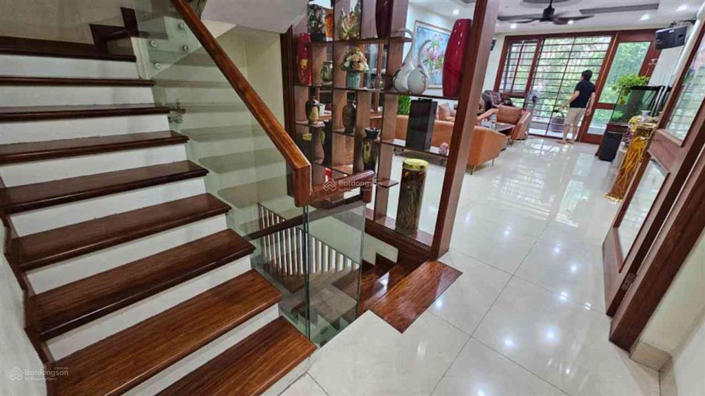 Văn phú nhà đẹp. giá chỉ 19,2 tỷ! 90m2, 5 tầng, mt 4,5m. thang máy xịn phân lô, 2 vỉa hè vườn hoa