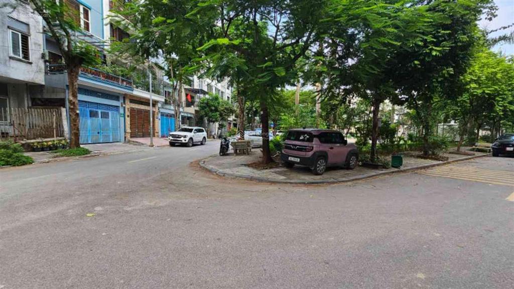 Văn phú nhà đẹp. giá chỉ 19,2 tỷ! 90m2, 5 tầng, mt 4,5m. thang máy xịn phân lô, 2 vỉa hè vườn hoa