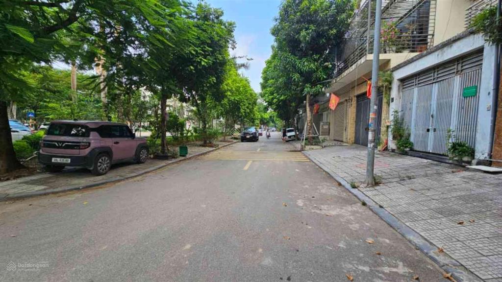Văn phú nhà đẹp. giá chỉ 19,2 tỷ! 90m2, 5 tầng, mt 4,5m. thang máy xịn phân lô, 2 vỉa hè vườn hoa