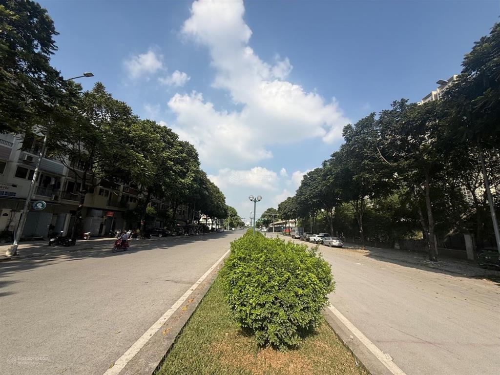 Bán liền kề an hưng  hà đông. mặt đường đôi 40m. view công viên! 83m2, 5 tầng, mt 5m. 21.9 tỷ