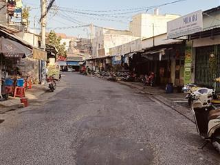 Ngay chợ lạc quang, nhà 2 mặt tiền, hẻm oto 5m, chỉ nhỉnh 4 tỷ