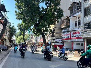 Bán nhà mặt phố đê la thành ba đình, gần 2 viện lớn, kinh doanh rất tốt, sổ đỏ 52 m, 21 tỷ