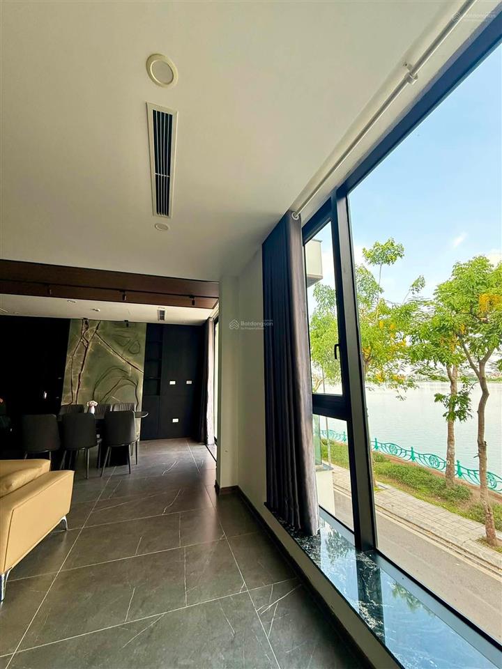 Mặt phố nhật chiêu tây hồ, tòa nhà 106m có hầm thang máy 6 tầng đẹp sử dụng ngay, 99 tỷ giảm sâu