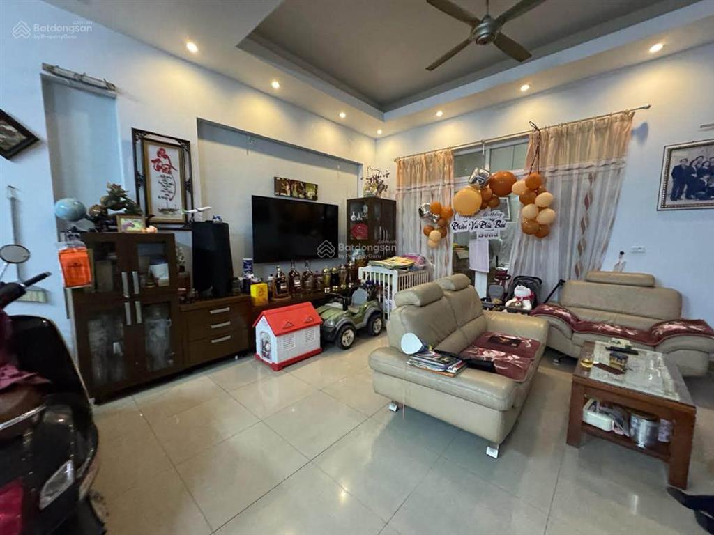 Biệt thự giá rẻ hoàng quốc việt cầu giấy, yên tĩnh ở tốt, vừa tiền dễ mua, 175m sổ đỏ, hạ sâu 32 tỷ