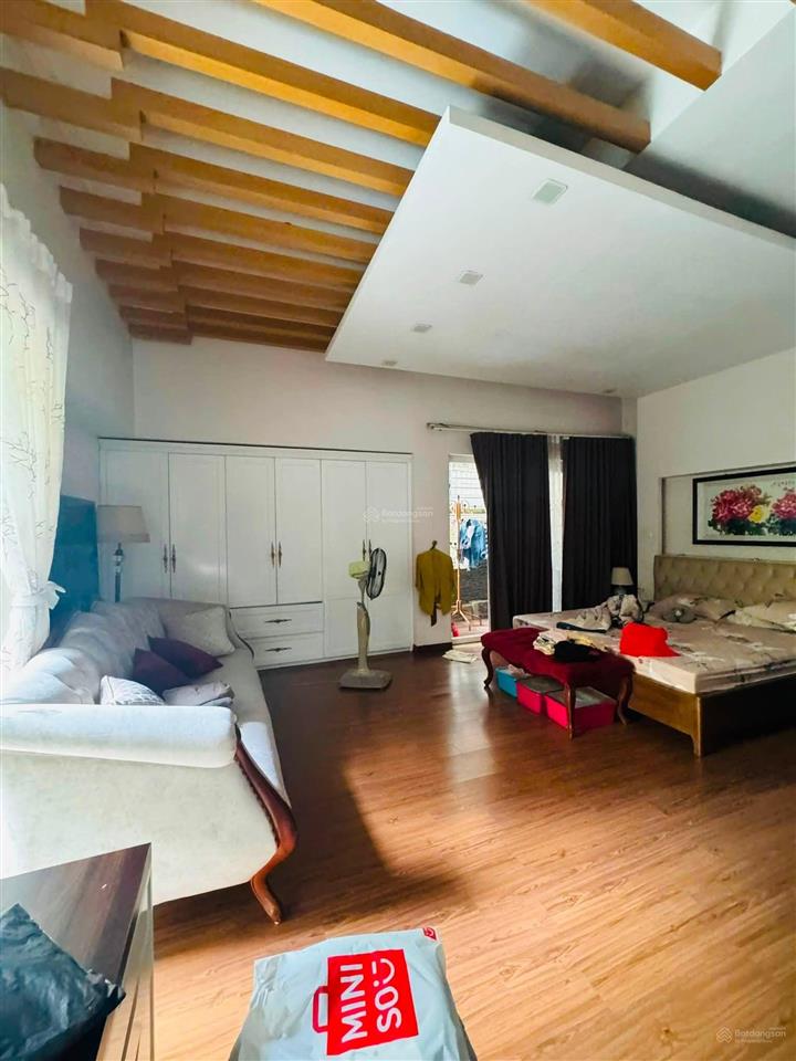 Biệt thự giá rẻ hoàng quốc việt cầu giấy, yên tĩnh ở tốt, vừa tiền dễ mua, 175m sổ đỏ, hạ sâu 32 tỷ
