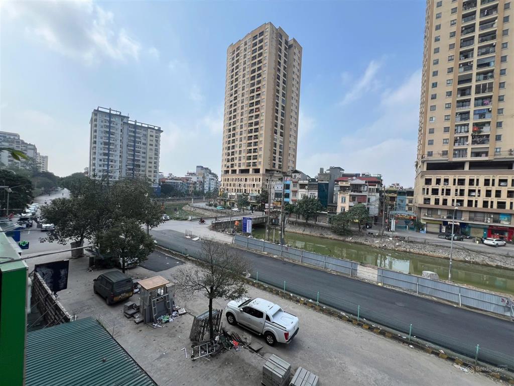 Mặt phố nguyễn cảnh dị  mặt sông lừ  88m2, mặt tiền 5,2m  đường 22m vỉa hè 7m