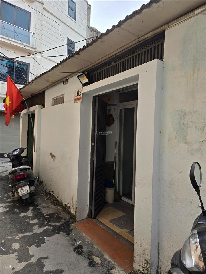 Chính chủ cho thuê nhà tầng 1, phòng 102 b10, ngõ 15 phương mai.