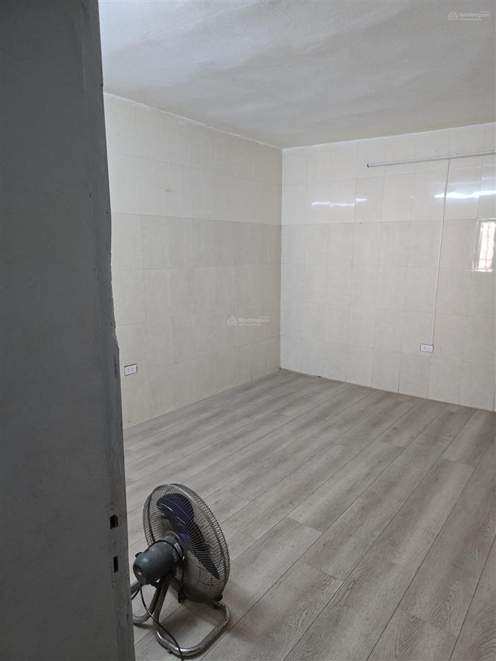 Chính chủ cho thuê nhà tầng 1, phòng 102 b10, ngõ 15 phương mai.