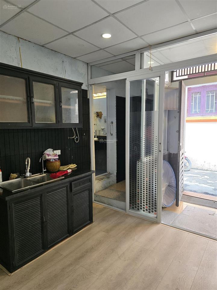 Chính chủ cho thuê nhà tầng 1, phòng 102 b10, ngõ 15 phương mai.