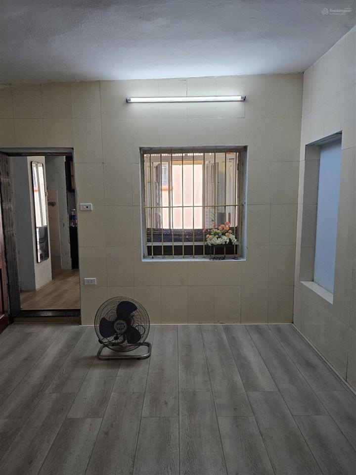 Chính chủ cho thuê nhà tầng 1, phòng 102 b10, ngõ 15 phương mai.