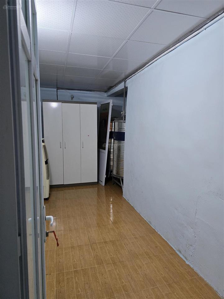 Chính chủ cho thuê nhà tầng 1, phòng 102 b10, ngõ 15 phương mai.