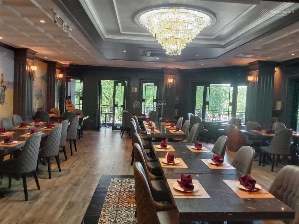 Bán liền kề hc golden 319 hồng tiến 
6 tầng thang máy kinh doanh  làm nhà hàng  văn phòng 