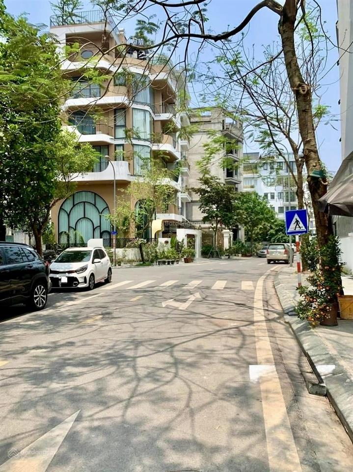 Bán nhà phố lâm hạ  phân lô ô tô tránh  khu vip bậc nhất quận long biên 90m2 ngay bv tâm anh