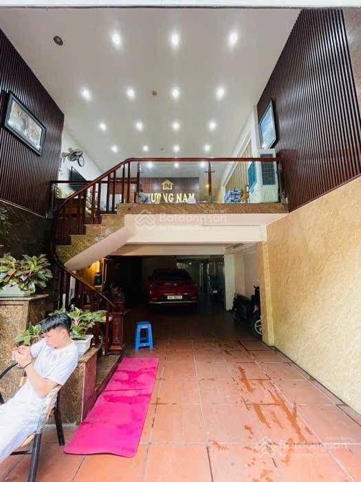 Chính chủ sang nhượng lại hotel  phố trạm  cổ linh  106m2  mặt tiền 6m  dòng tiền 1 tỷ/năm