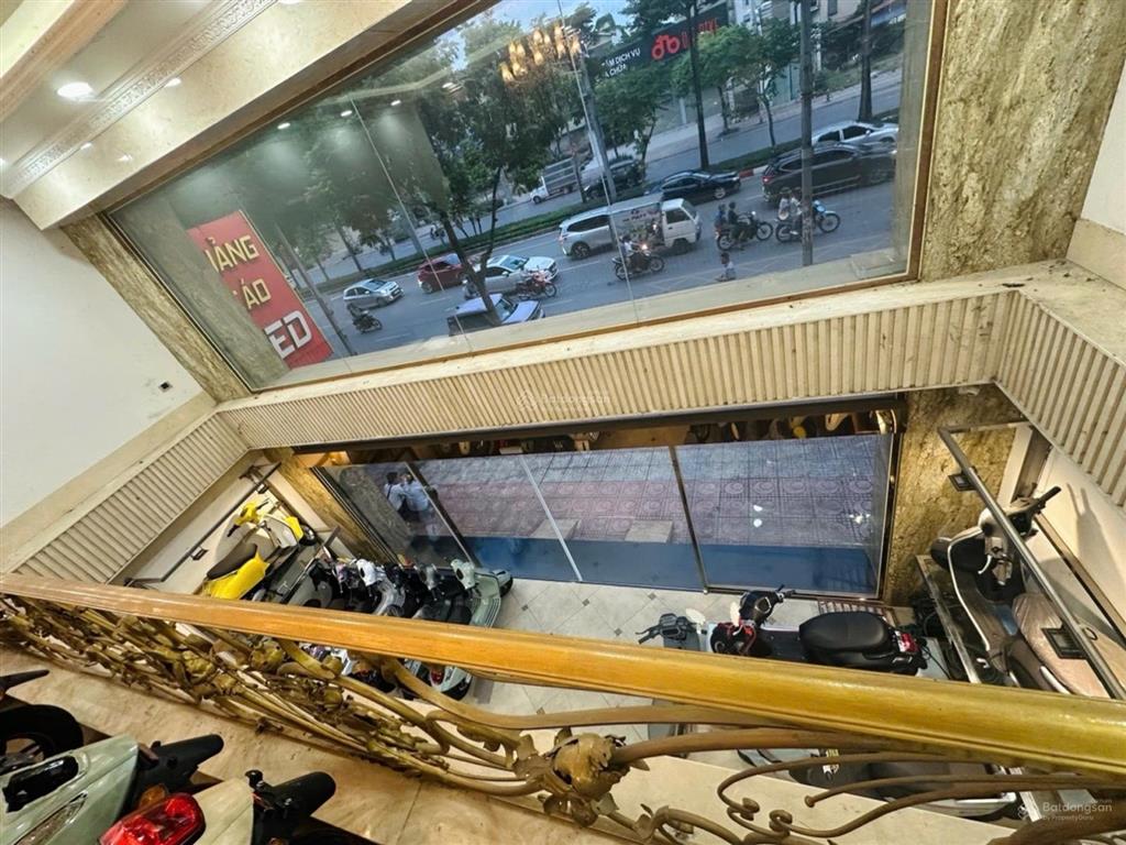 Mặt phố ngô gia tự  120m  mt 8,5m  7 tầng thang máy đường 40m vỉa hè đá bóng kinh doanh đỉnh