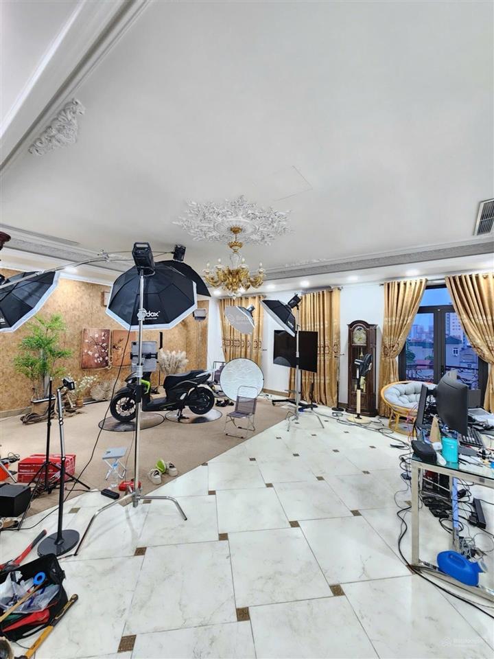 Mặt phố ngô gia tự  120m  mt 8,5m  7 tầng thang máy đường 40m vỉa hè đá bóng kinh doanh đỉnh