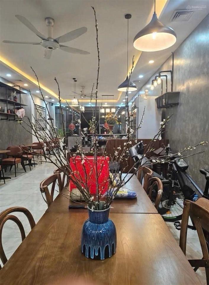 Nhà mặt phố giang biên  100m2  mặt tiền 5m  5 tầng thang máy  đối diện nhà hàng hương quê