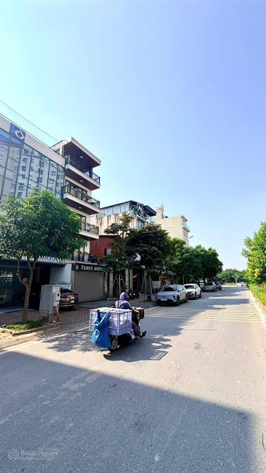 Nhà mặt phố giang biên  100m2  mặt tiền 5m  5 tầng thang máy  đối diện nhà hàng hương quê