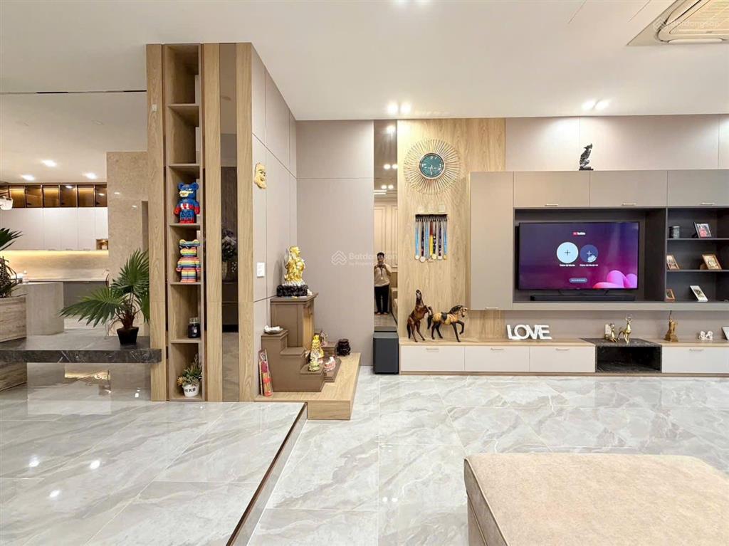 Bán gấp nhà hxh đường nguyễn chí thanh ,p9,quận 5 (8mx20m) 4 tầng mới đẹp ,giá 42 tỷ tl