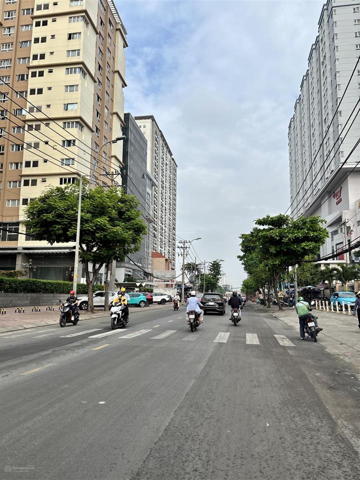 Căn góc 90m2 ngang khủng 6m2  hẻm ô tô  ngay vincom nguyễn xí  cạnh rạch xuyên tâm