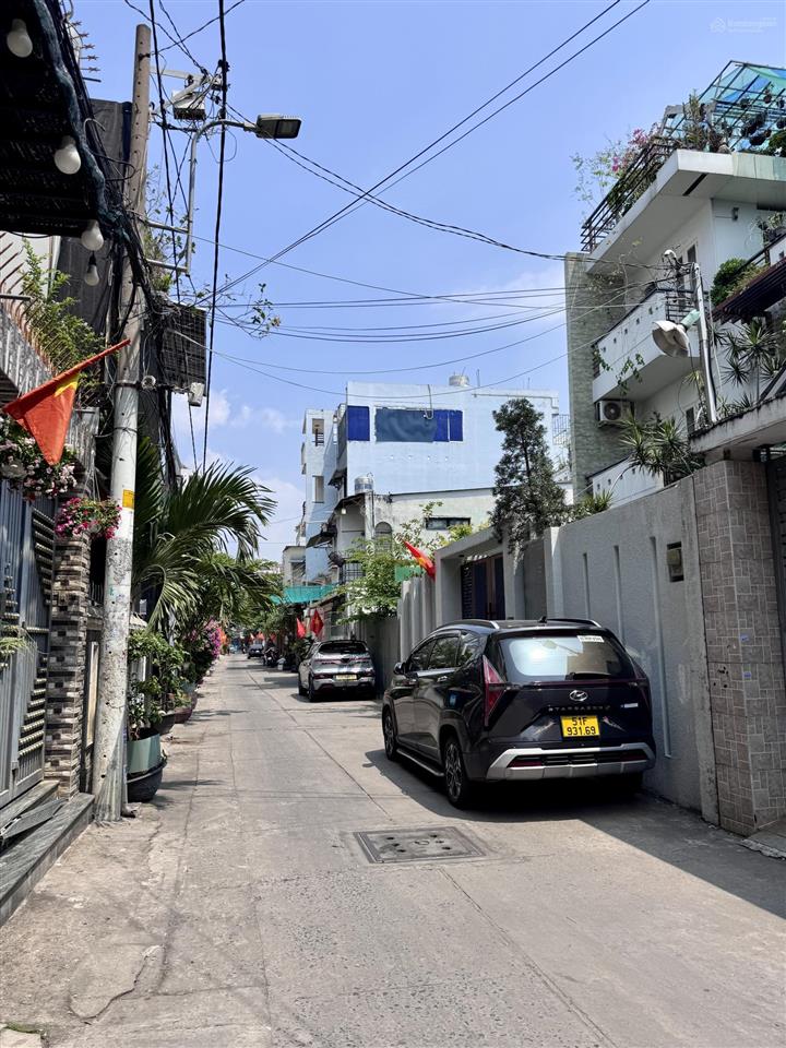 Diện tích khủng 80 m2 ngang đẹp 4m nằm trong khu cao tầng  sầm uất bùi đình tuý  hẻm ô tô thông